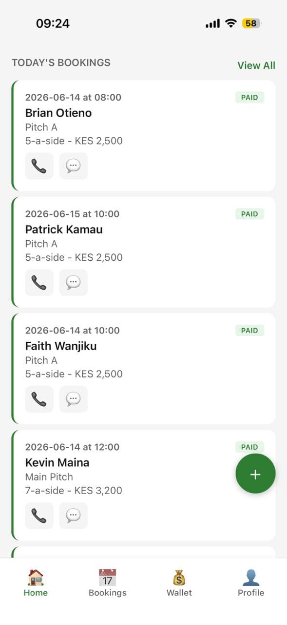 Today's bookings list with player names and PAID badges